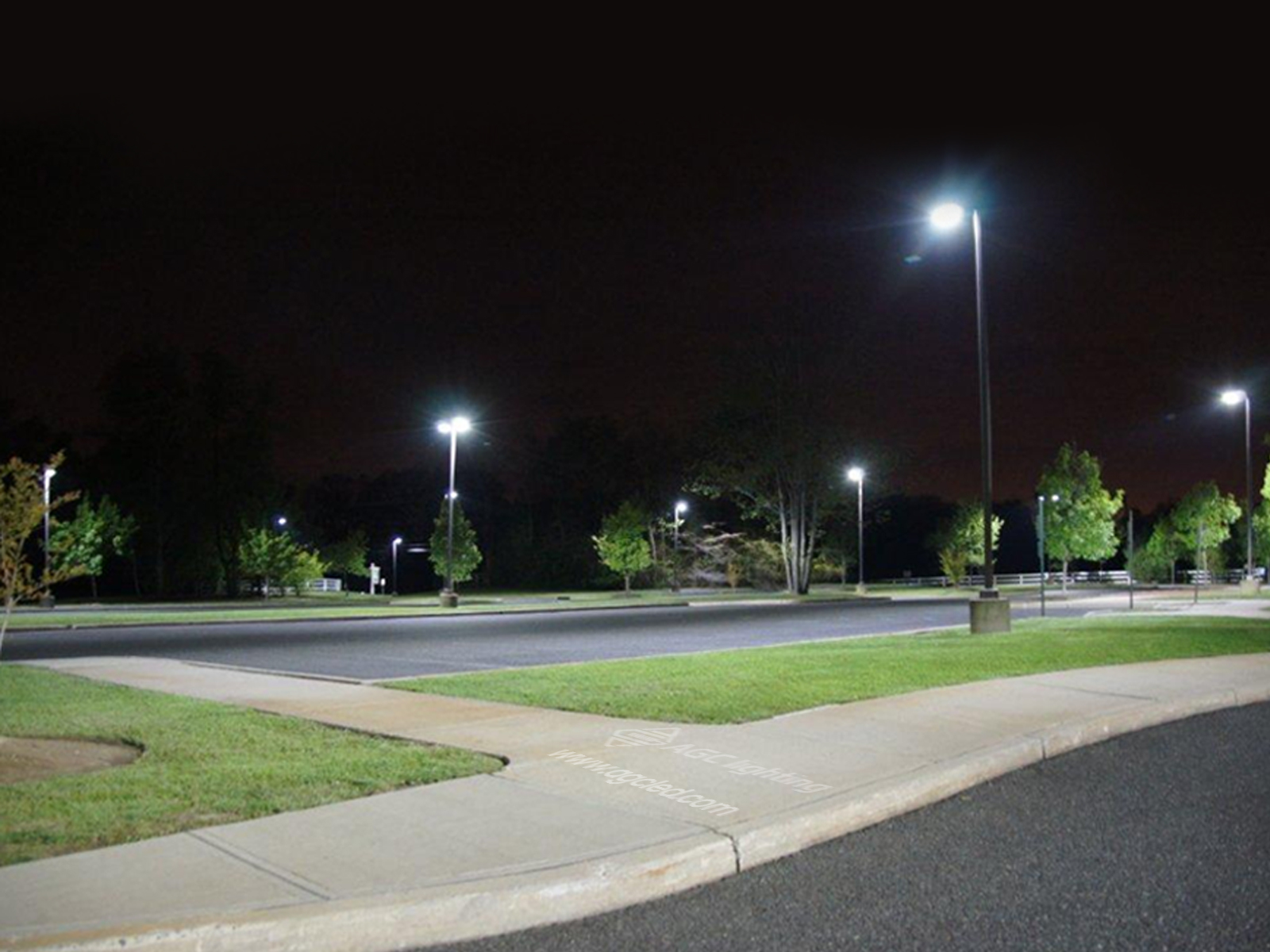 Use HiSoldier LED Street Light as Sidewalk Light